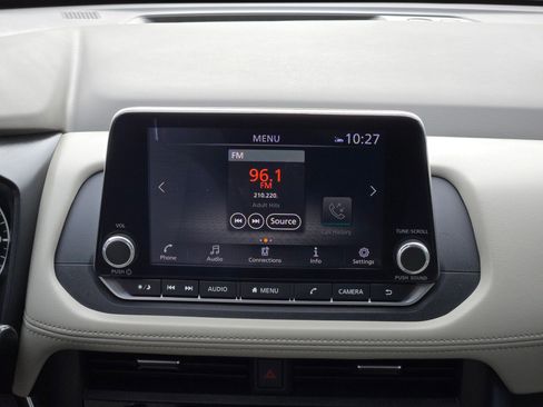 Used 2023 Nissan Rogue SV image 16