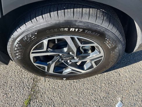 Used 2025 Kia Sportage LX image 30