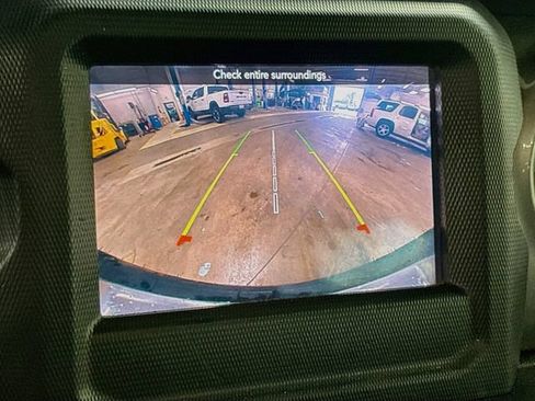 Used 2020 Jeep Wrangler Unlimited Sahara AWD/4WD image 13