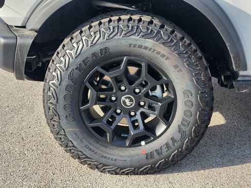 New 2026 Ford Bronco Badlands w/ Black Appearance Package AWD/4WD image 7