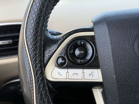 Used 2016 Toyota Prius Four w/ Advanced Technology Package FWD image 13