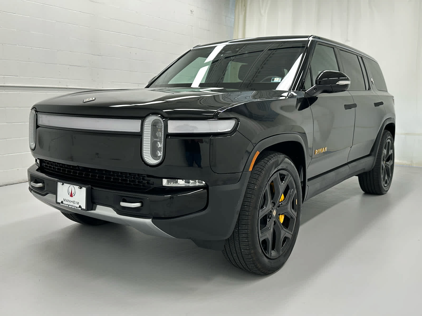 Used 2023 Rivian R1S Adventure Quad AWD/4WD image 4