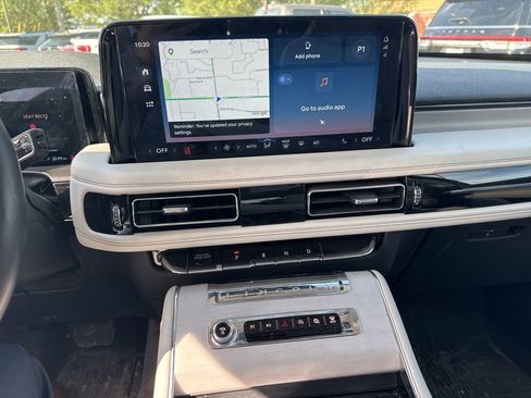 Used 2025 Lincoln Aviator Reserve w/ Equipment Group 201A AWD/4WD image 11