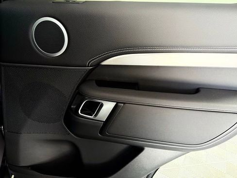 Used 2025 Land Rover Discovery Dynamic SE image 36