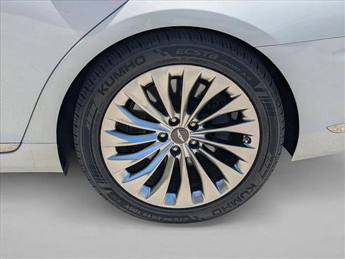 Used 2017 Genesis G90 3.3T Premium RWD image 20