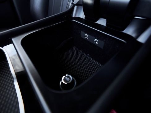 Used 2022 Bentley Bentayga image 47