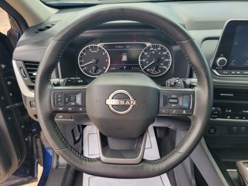 Used 2025 Nissan Rogue SV w/ SV Premium Package FWD image 16