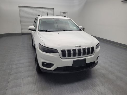 Used 2019 Jeep Cherokee Latitude Plus w/ Cold Weather Group AWD/4WD image 14