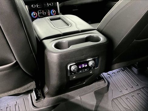 Used 2022 GMC Yukon SLT w/ SLT Luxury Package AWD/4WD image 28