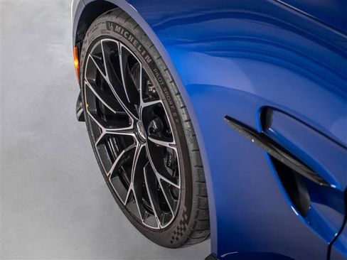 Used 2025 Aston Martin V8 Vantage Coupe image 9