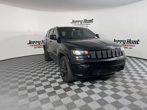 Used 2019 Jeep Grand Cherokee Altitude image 8