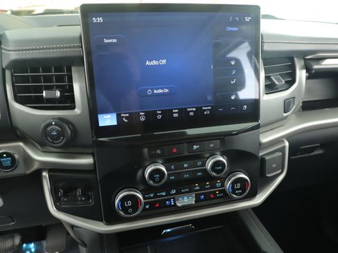 Certified 2024 Ford Expedition XLT image 14