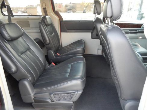 Used 2010 Chrysler Town & Country Touring Plus image 32