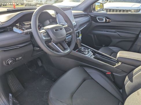 New 2026 Jeep Compass Latitude image 13