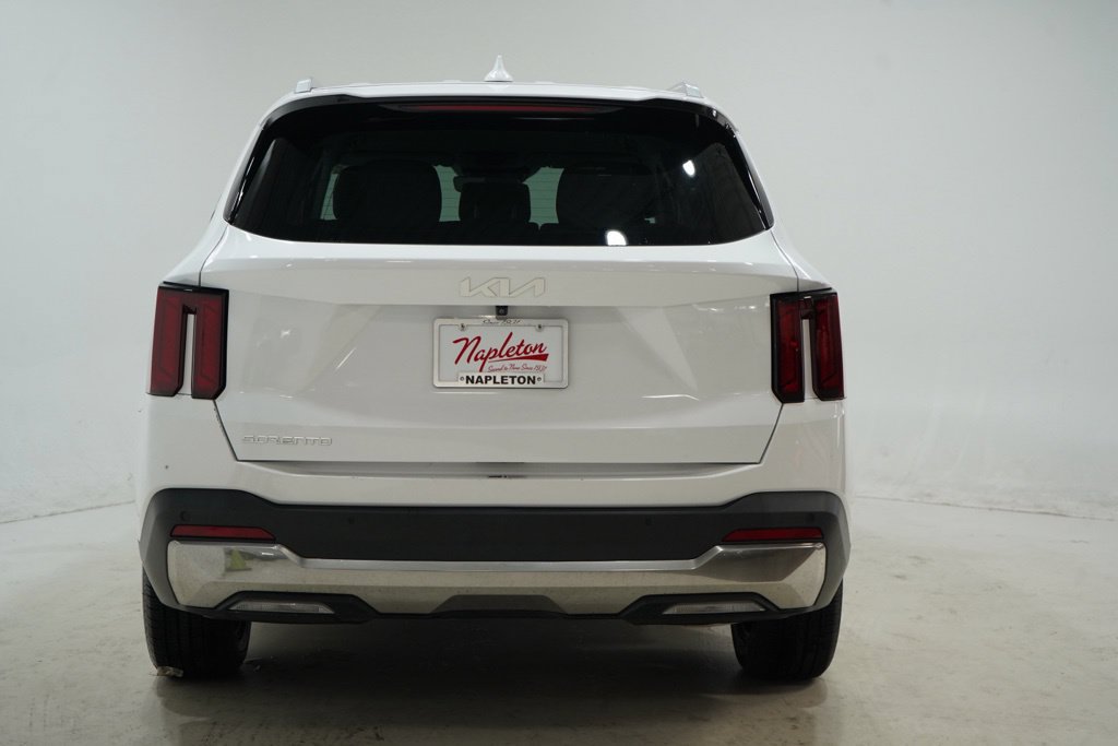 Used 2024 Kia Sorento S FWD image 8