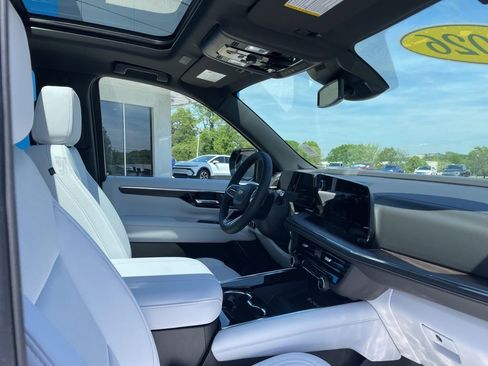 New 2026 Chevrolet Tahoe Premier w/ Sun And Tow Package AWD/4WD image 30