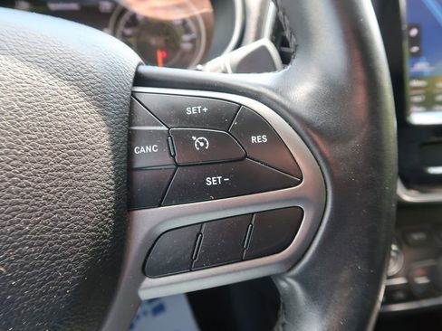 Used 2019 Jeep Cherokee Limited AWD/4WD image 30