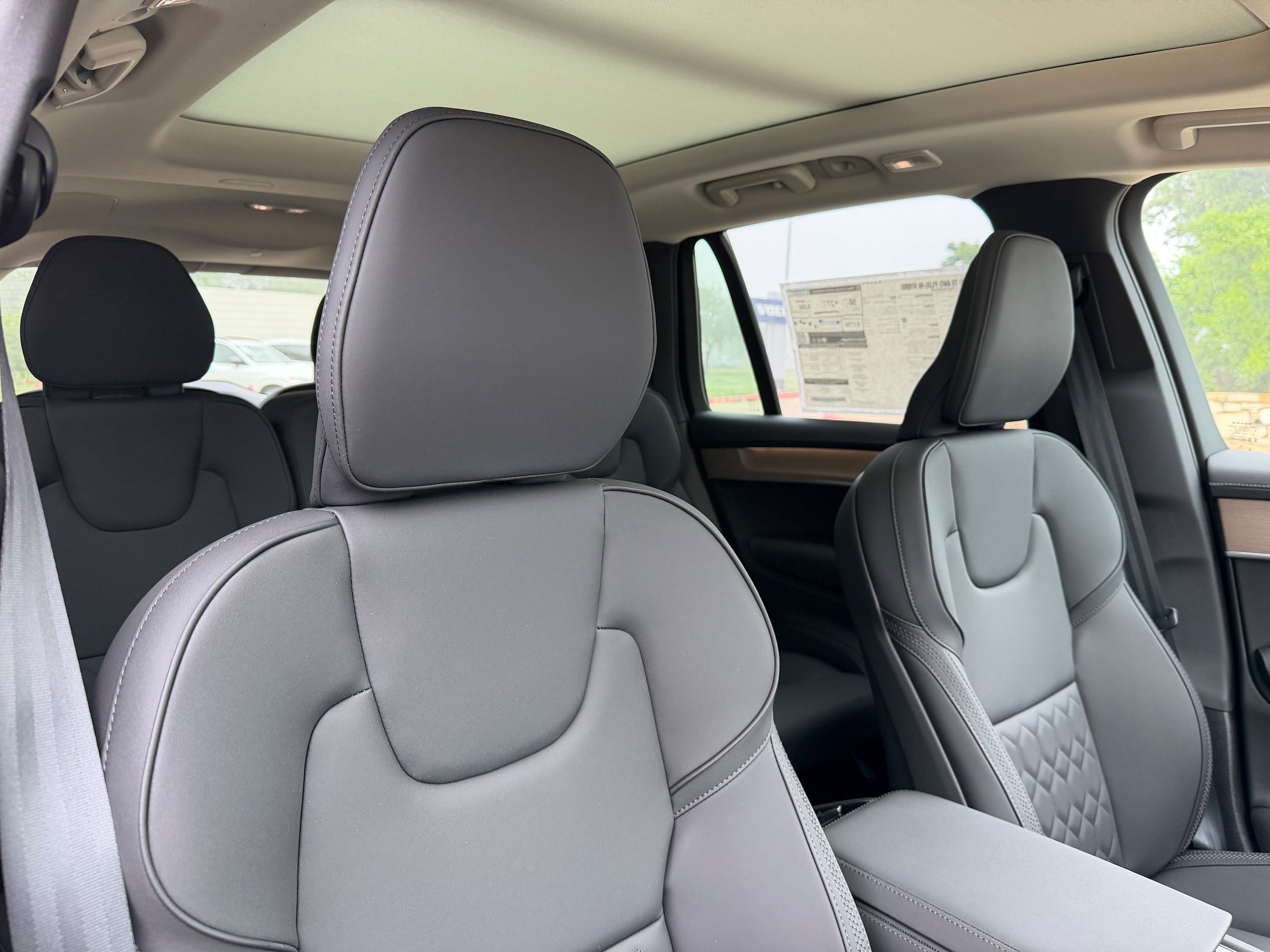 New 2026 Volvo XC90 T8 Plus w/ Protection Package Premier AWD/4WD image 9