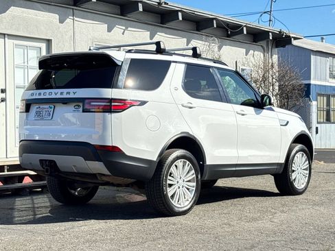 Used 2017 Land Rover Discovery HSE AWD/4WD image 2