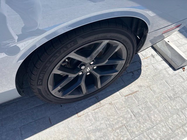Used 2022 Dodge Challenger R/T w/ Driver Convenience Group RWD image 8