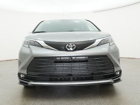 New 2026 Toyota Sienna XLE FWD image 18