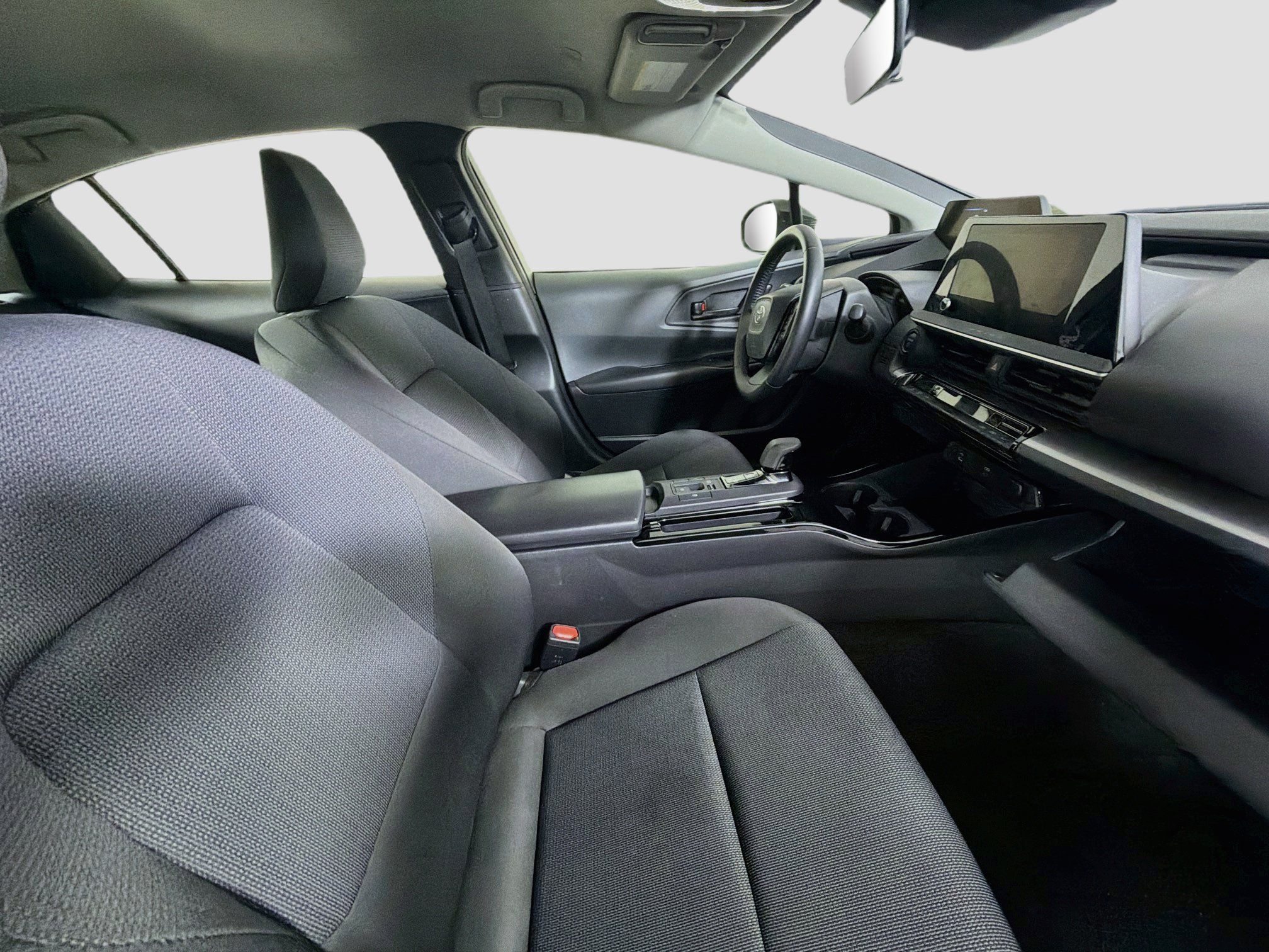 Used 2025 Toyota Prius LE FWD image 28