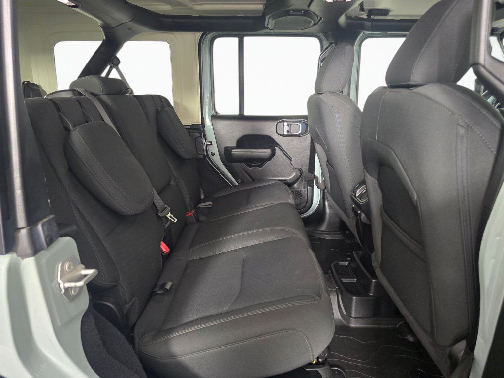 Used 2023 Jeep Wrangler Unlimited AWD/4WD image 24