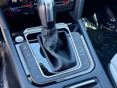 Used 2023 Volkswagen Arteon SE image 17