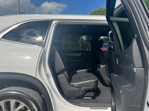 Used 2025 Buick Enclave Preferred AWD/4WD image 35