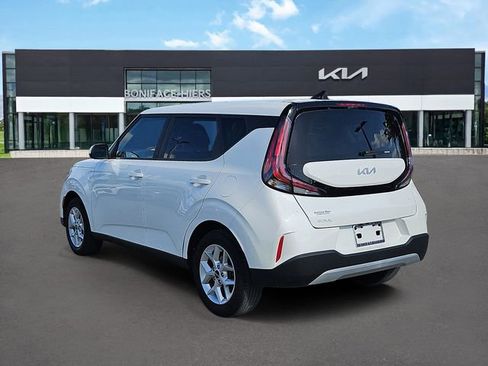 Certified 2025 Kia Soul LX w/ LX Technology Package FWD image 3