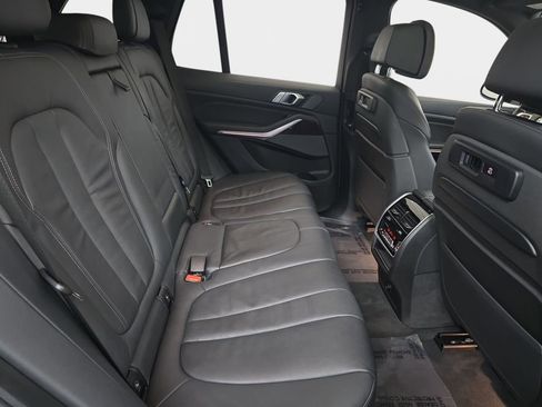 Used 2020 BMW X5 M50i image 13