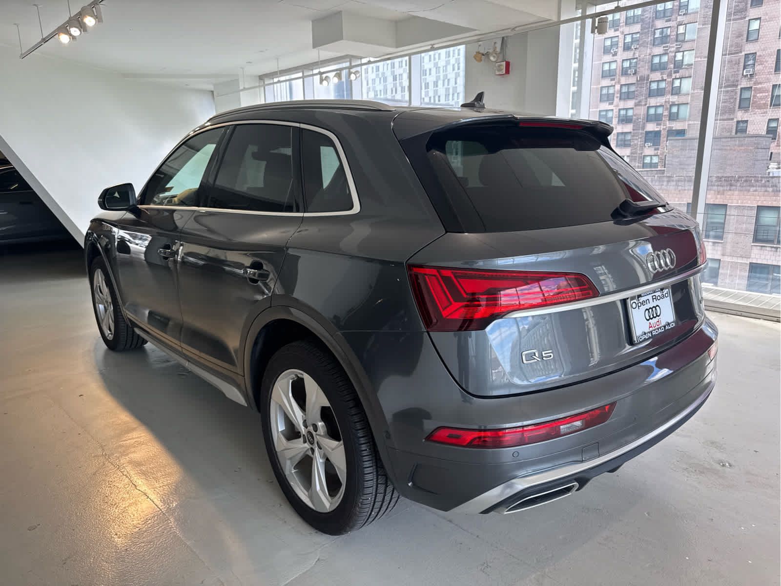 Used 2023 Audi Q5 2.0T Prestige w/ Prestige Package AWD/4WD image 2