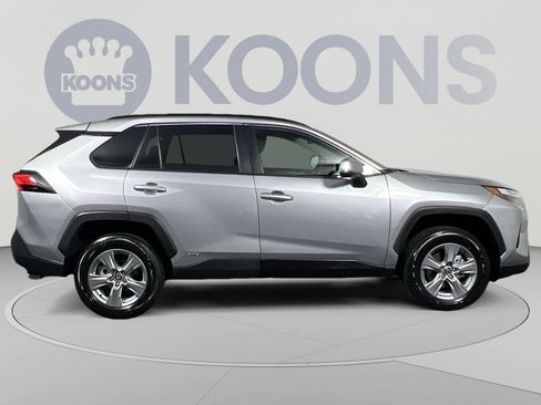 Used 2025 Toyota RAV4 XLE AWD/4WD image 12