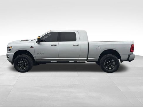 Used 2026 RAM 3500 Laramie AWD/4WD image 25
