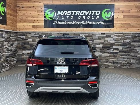 Used 2022 Volkswagen Taos SE w/ Panoramic Sunroof Package AWD/4WD image 9