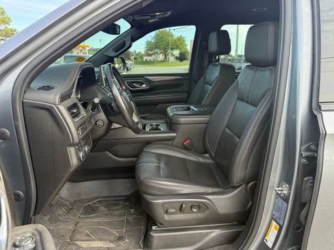 Used 2022 Chevrolet Suburban RST w/ Luxury Package image 21