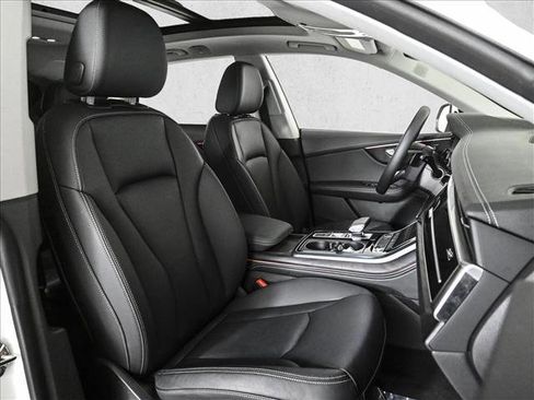 Used 2023 Audi Q8 Premium Plus w/ Premium Plus Package image 22