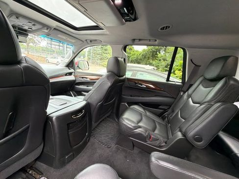 Used 2017 Cadillac Escalade Premium Luxury AWD/4WD image 12