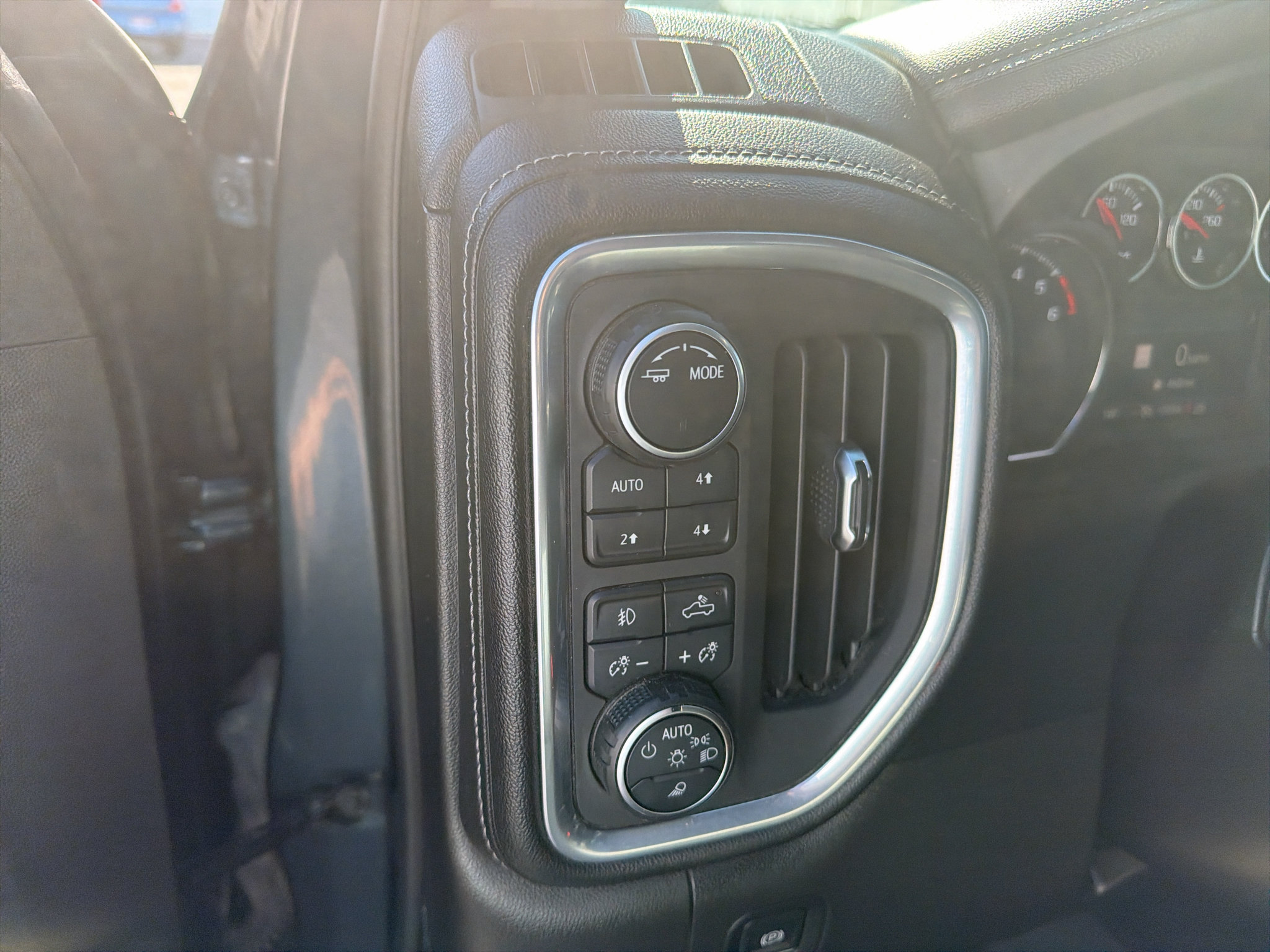 Used 2021 Chevrolet Silverado 1500 LTZ AWD/4WD image 15