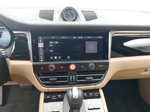 Certified 2026 Porsche Macan AWD/4WD image 22
