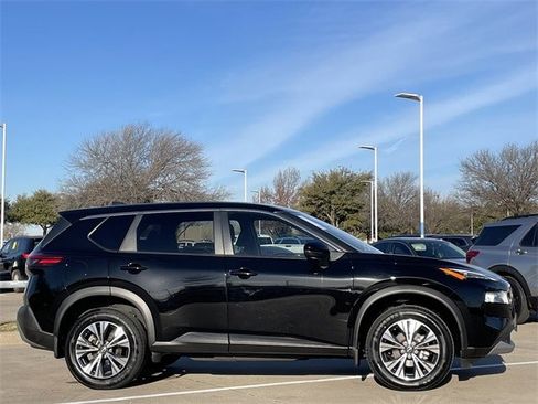 Used 2023 Nissan Rogue SV image 3