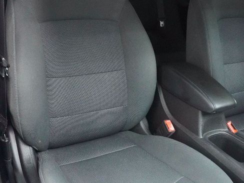 Used 2018 Chevrolet Cruze LT w/ Convenience Package FWD image 9