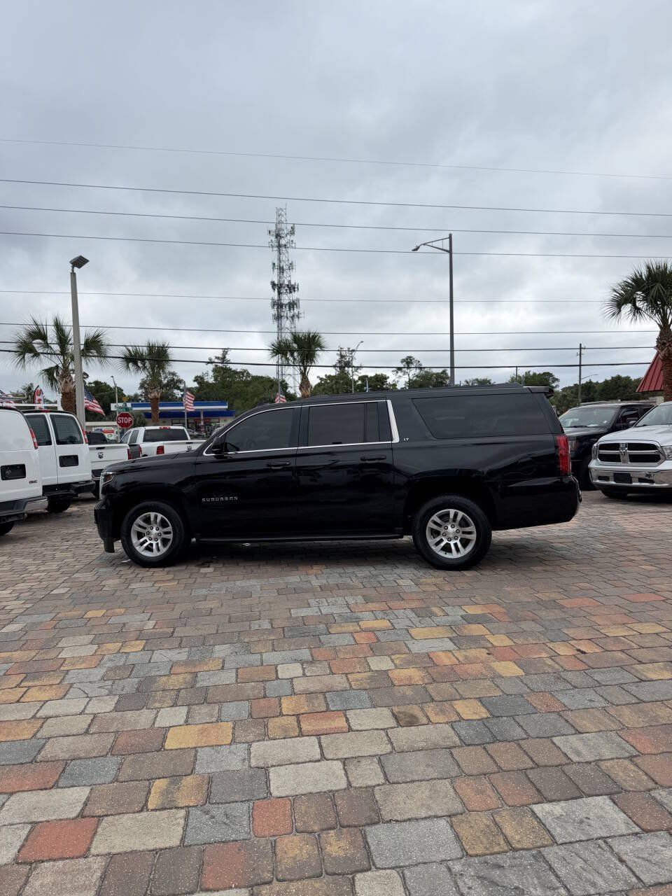 Used 2018 Chevrolet Suburban LT RWD image 10