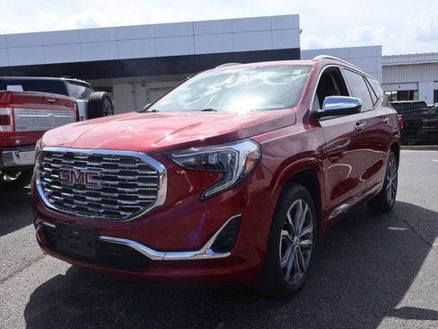 Used 2020 GMC Terrain Denali w/ Denali Premium Package AWD/4WD image 3