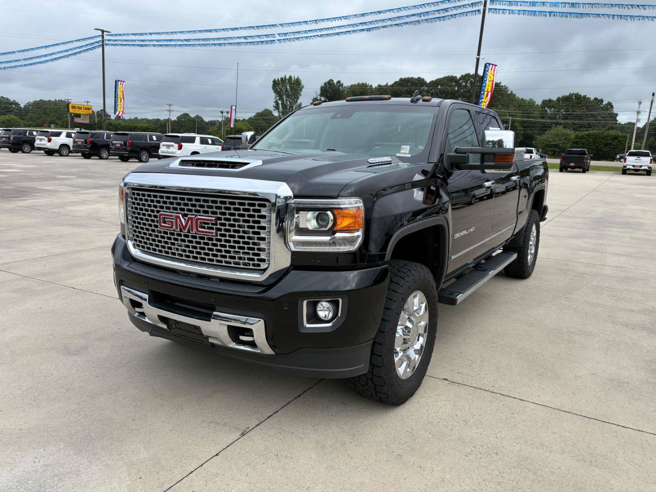 Used 2017 GMC Sierra 2500 Denali w/ Duramax Plus Package AWD/4WD image 2