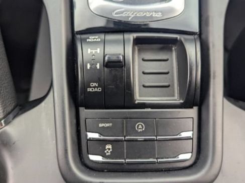 Used 2018 Porsche Cayenne AWD/4WD image 36
