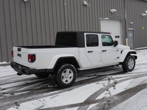 Used 2022 Jeep Gladiator Sport image 11