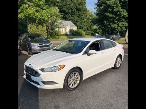 Used 2017 Ford Fusion SE FWD image 1