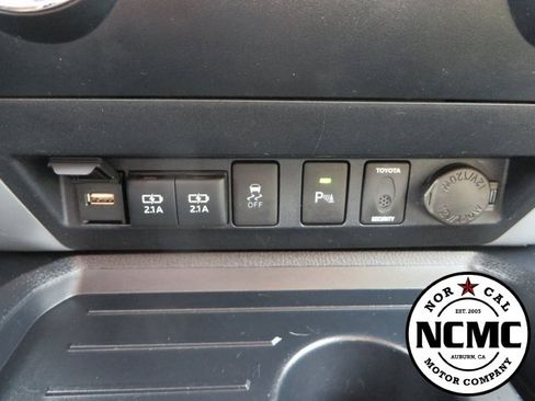 Used 2020 Toyota Tundra Limited image 30