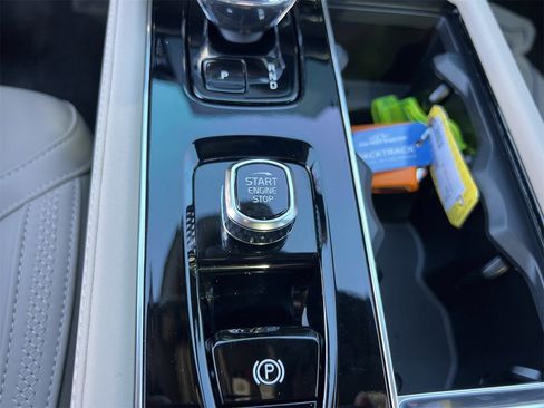 Used 2025 Volvo XC90 T8 Core image 17